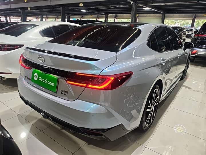 Фото 7 - Toyota Camry