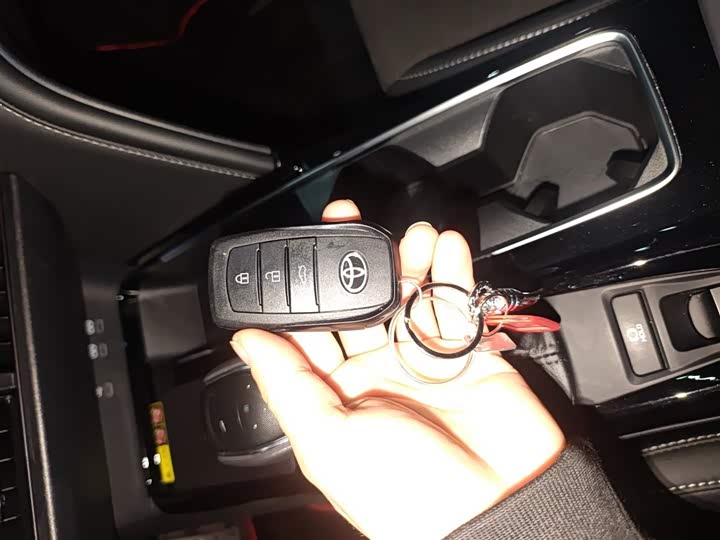 Фото 9 - Toyota Camry