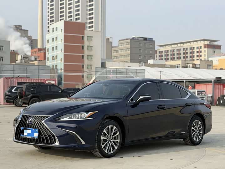 Фото 1 - Lexus ES