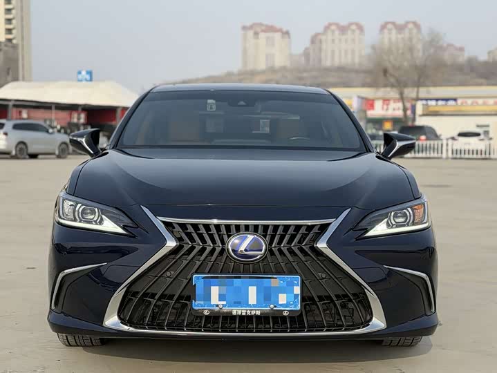 Фото 2 - Lexus ES