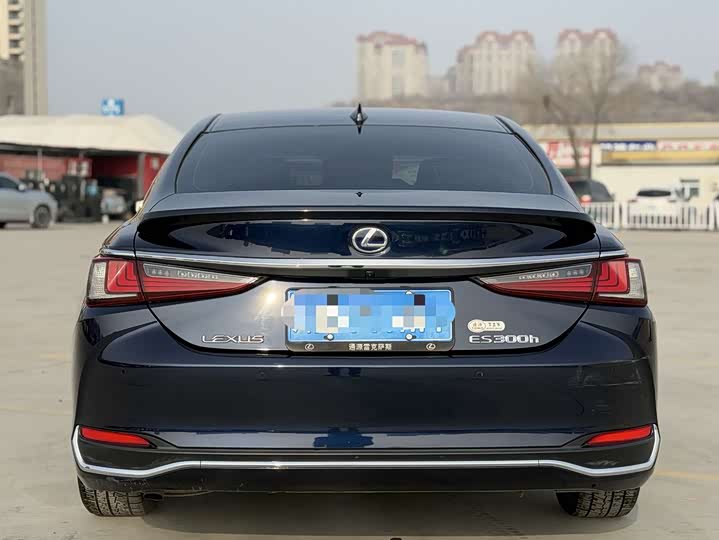 Фото 5 - Lexus ES