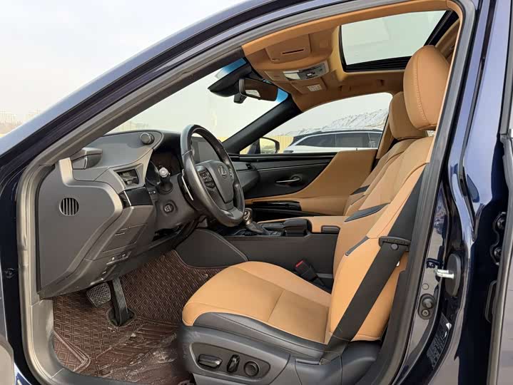 Фото 7 - Lexus ES