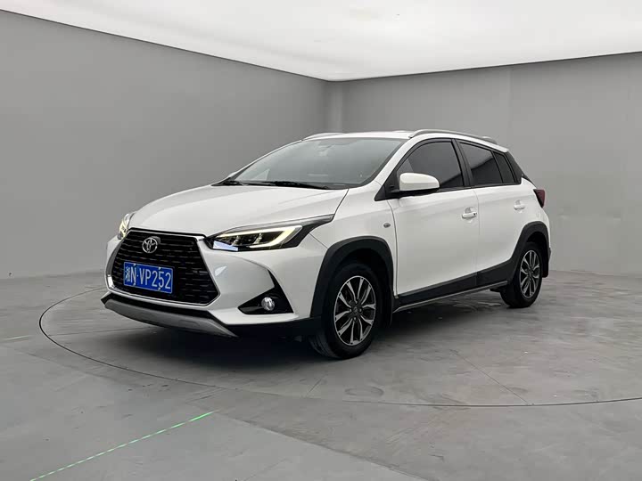 Фото 1 - Toyota Yaris L Hatchback