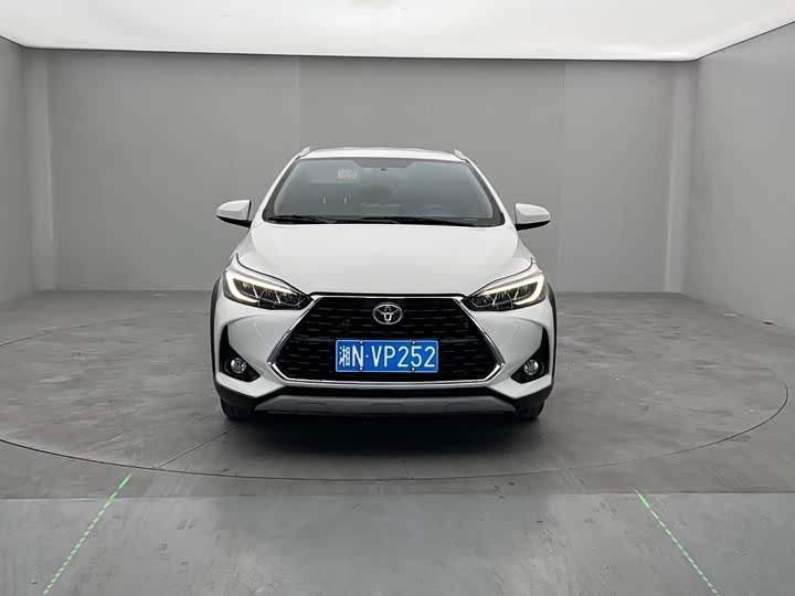 Фото 2 - Toyota Yaris L Hatchback