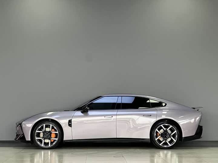 Фото 10 - XPeng P7