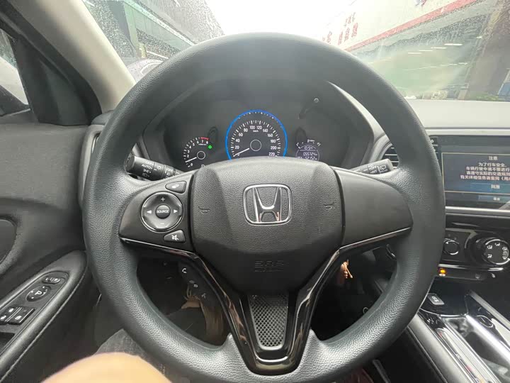 Фото 4 - Honda Vezel