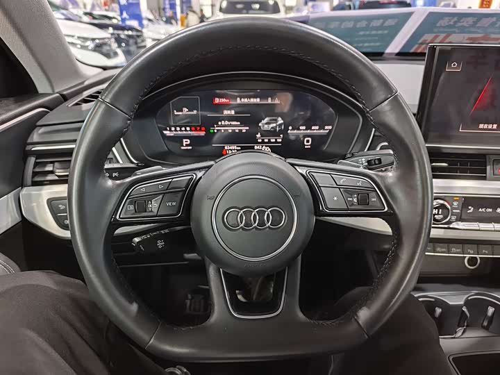 Фото 10 - Audi A4L