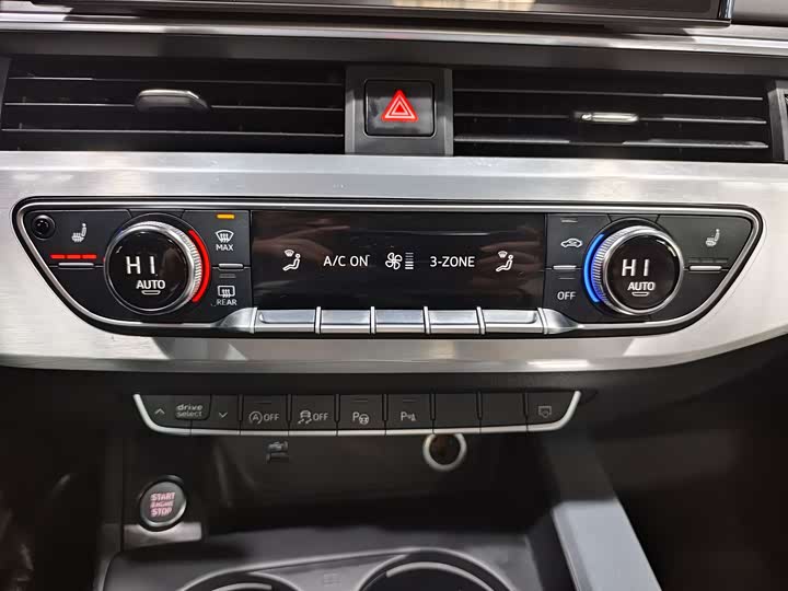 Фото 13 - Audi A4L