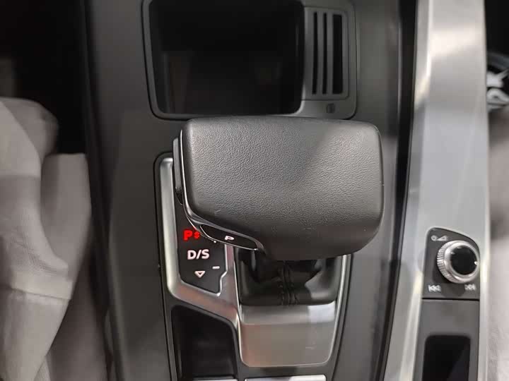 Фото 14 - Audi A4L