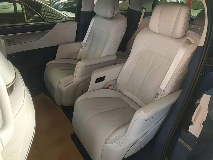 Фото 17 - Buick GL8 Hybrid