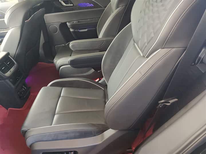 Фото 16 - Hongqi E-HS9