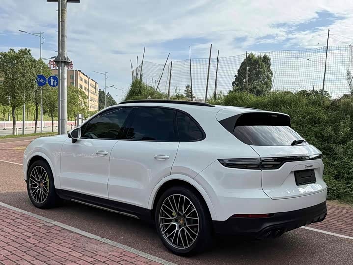 Фото 9 - Porsche Cayenne