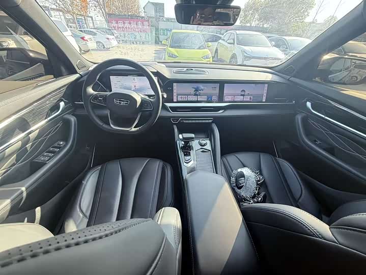 Фото 6 - Geely Monjaro