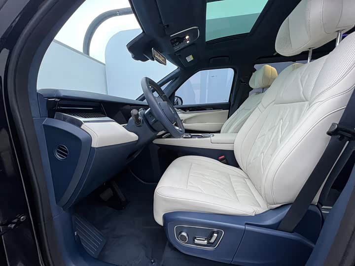 Фото 12 - Zeekr 009