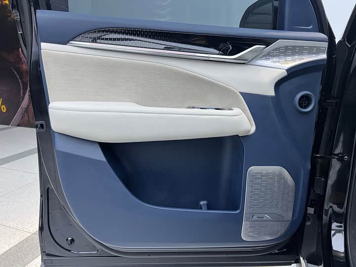 Фото 13 - Zeekr 009