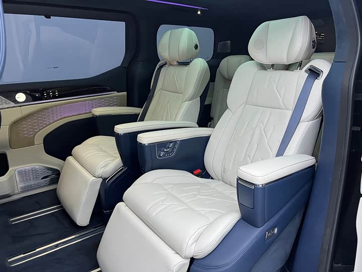 Фото 16 - Zeekr 009