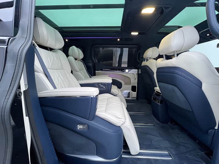 Фото 18 - Zeekr 009