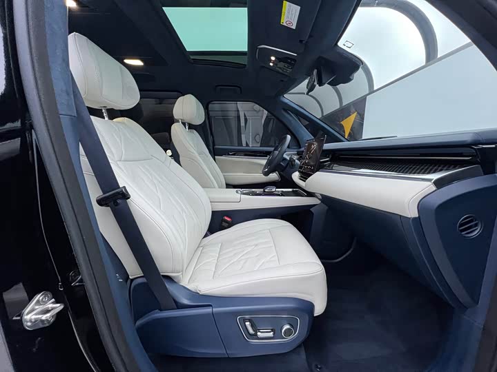 Фото 22 - Zeekr 009