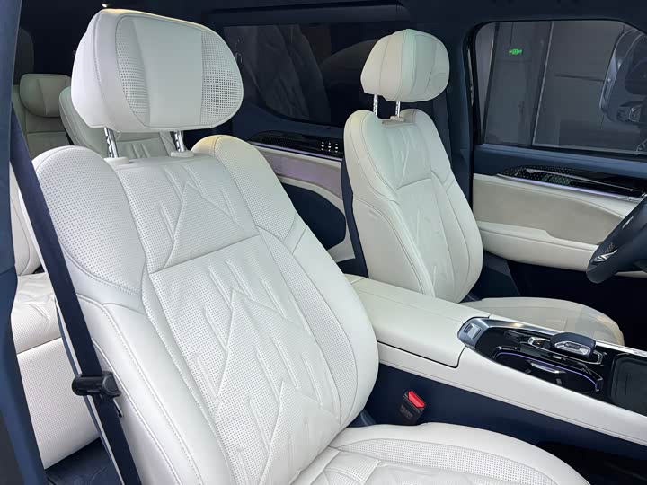 Фото 24 - Zeekr 009