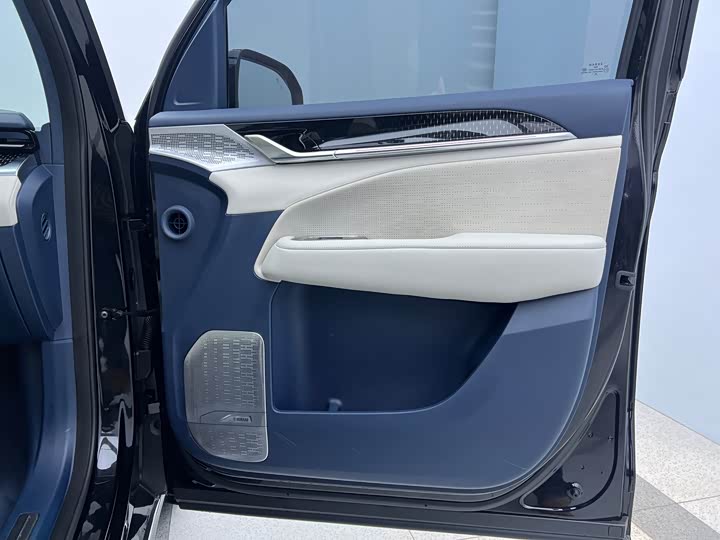 Фото 25 - Zeekr 009