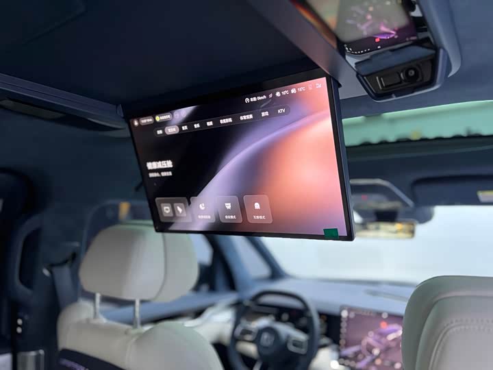 Фото 30 - Zeekr 009