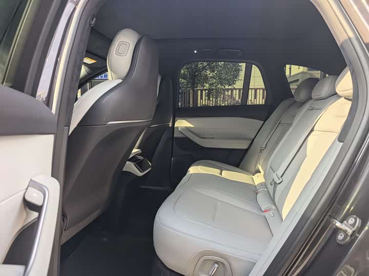 Фото 6 - Nio ES6