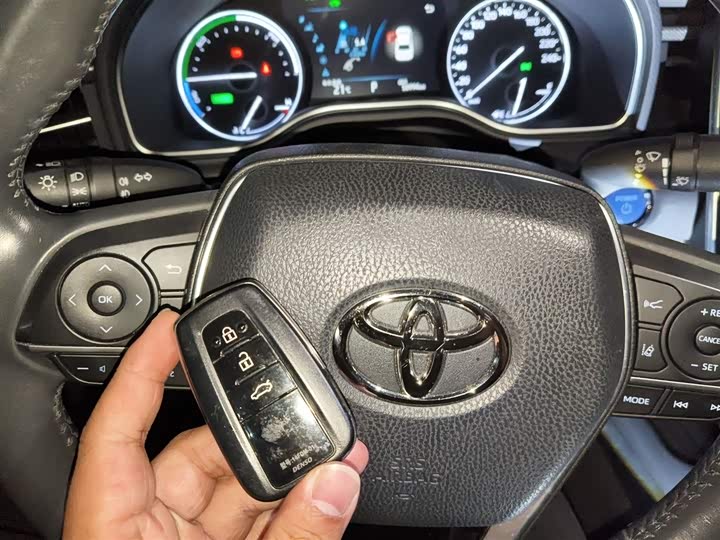 Фото 10 - Toyota Avalon