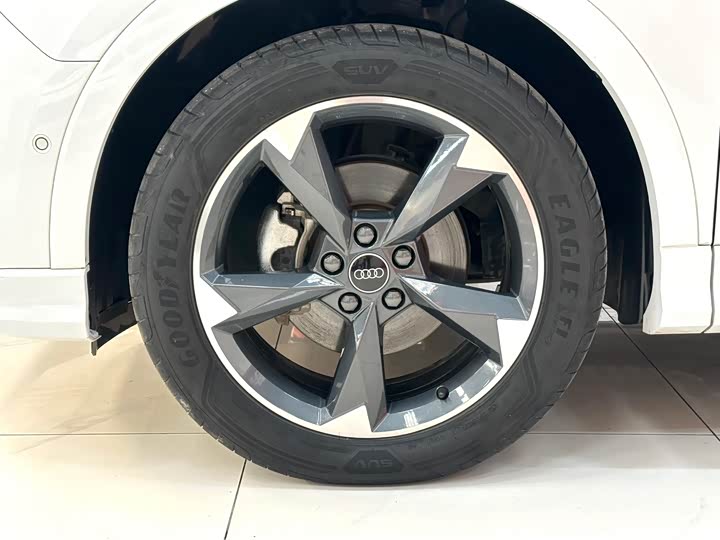 Фото 15 - Audi Q3