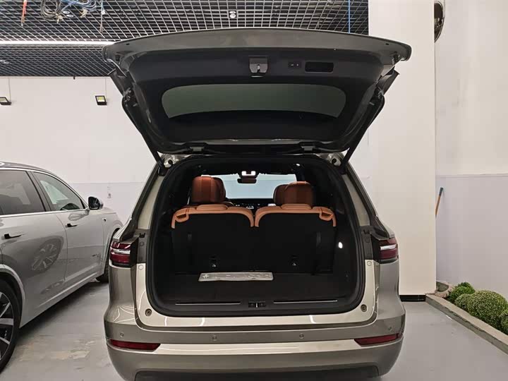 Фото 19 - LiXiang One