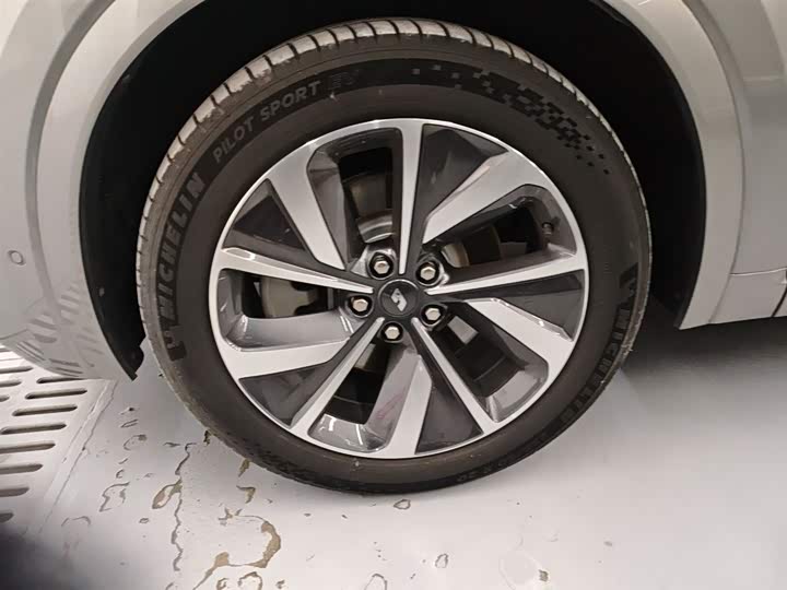 Фото 23 - LiXiang One