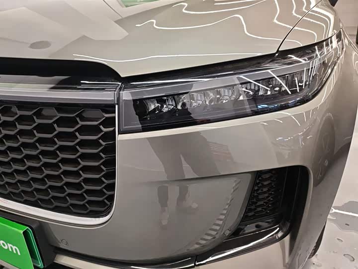 Фото 24 - LiXiang One