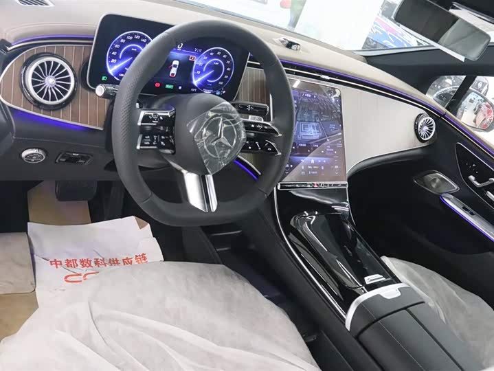 Фото 10 - Mercedes-Benz EQE