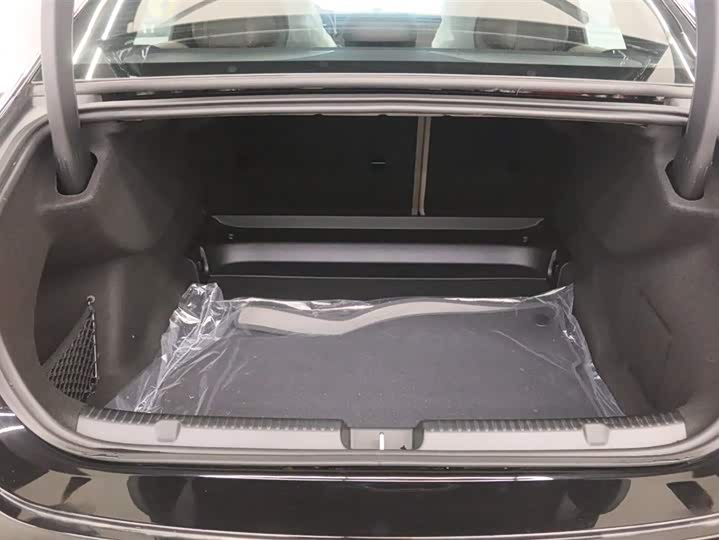 Фото 16 - Mercedes-Benz EQE