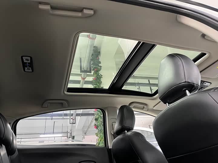 Фото 16 - Honda Vezel