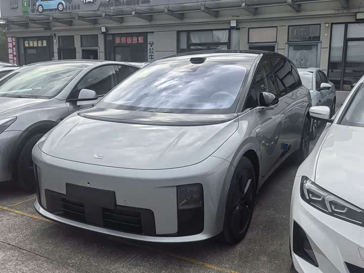 Фото 1 - LiXiang i8