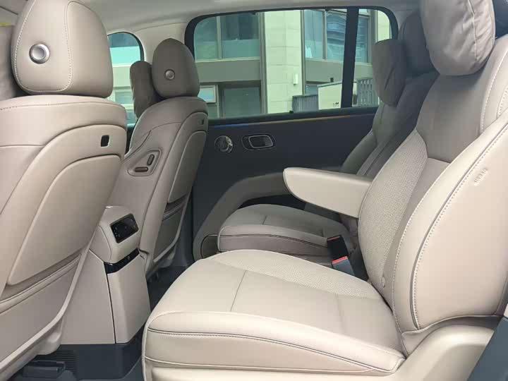 Фото 3 - LiXiang i8