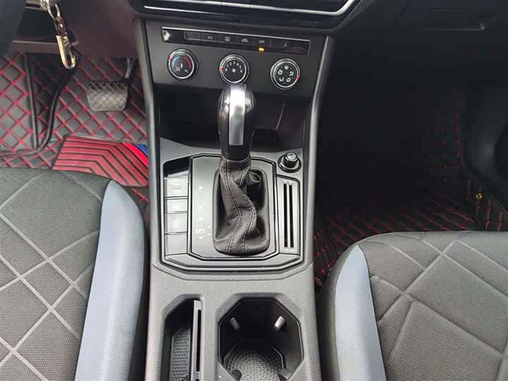 Фото 14 - Volkswagen Lavida