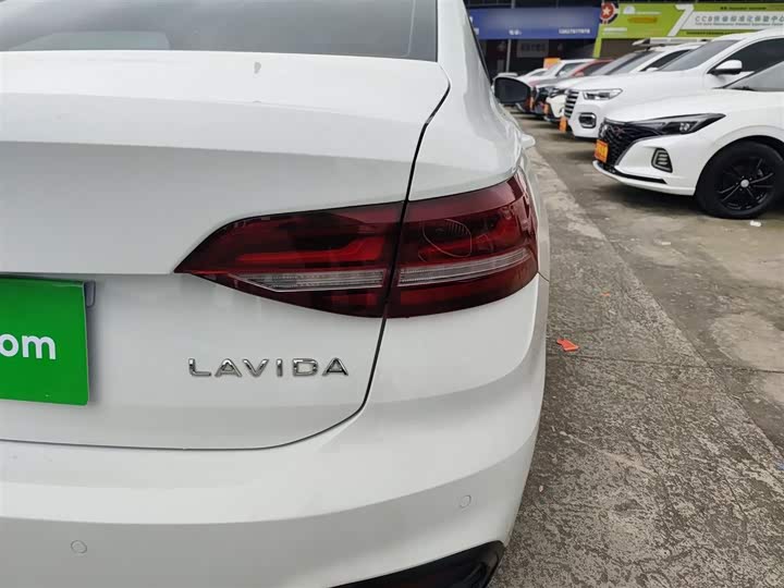 Фото 8 - Volkswagen Lavida