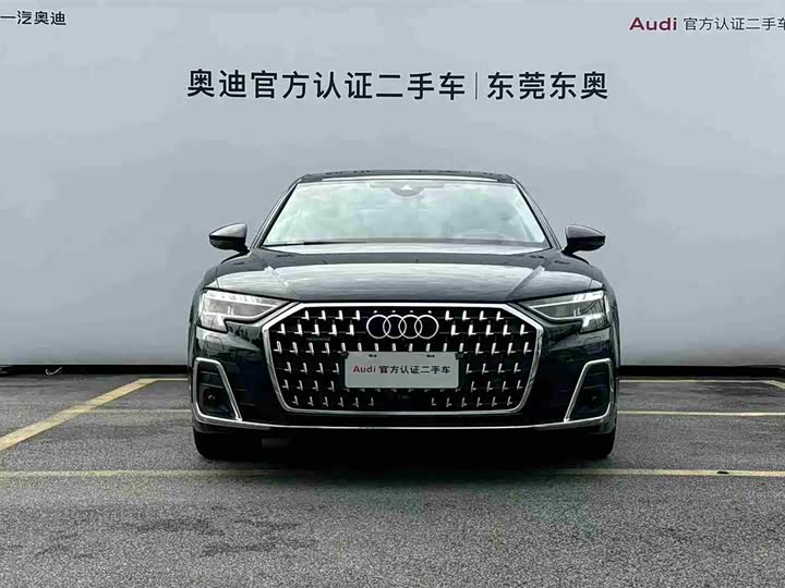 Фото 2 - Audi A8