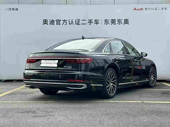 Фото 4 - Audi A8