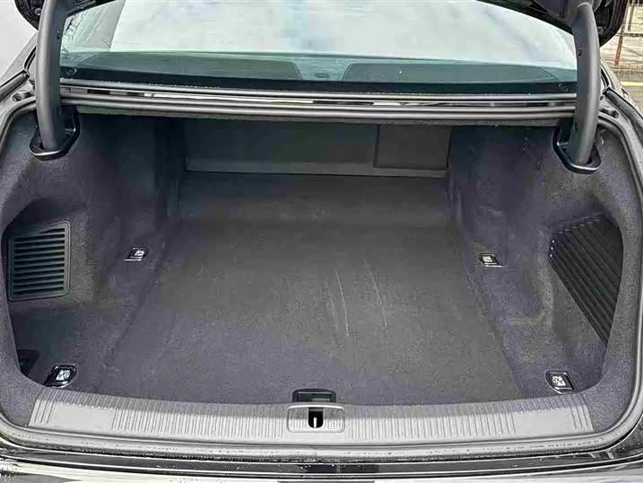 Фото 8 - Audi A8