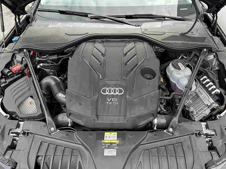 Фото 9 - Audi A8