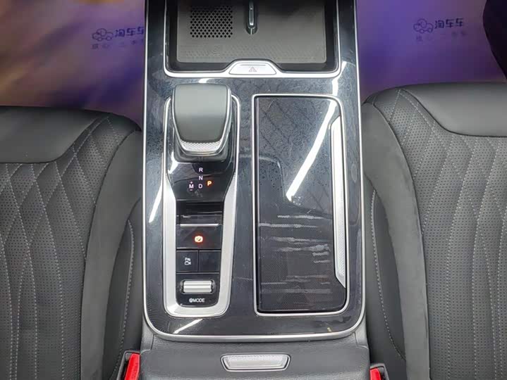 Фото 16 - Hongqi HS5