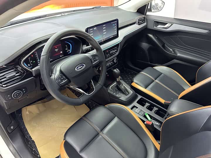 Фото 12 - Ford Focus