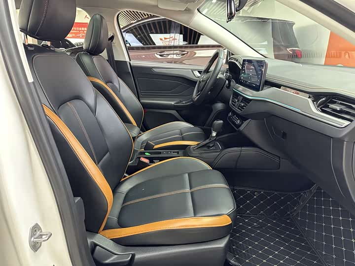 Фото 16 - Ford Focus