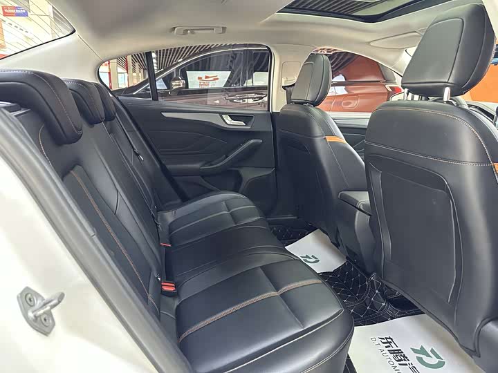 Фото 19 - Ford Focus