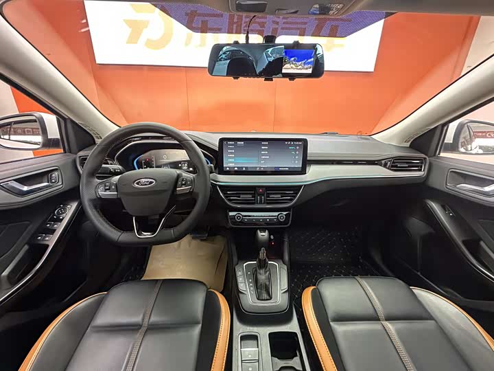 Фото 21 - Ford Focus