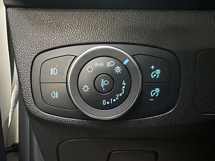 Фото 25 - Ford Focus