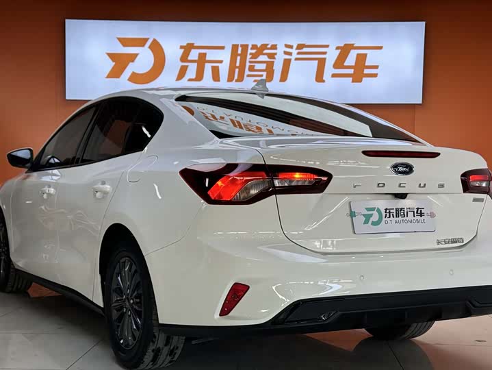 Фото 8 - Ford Focus