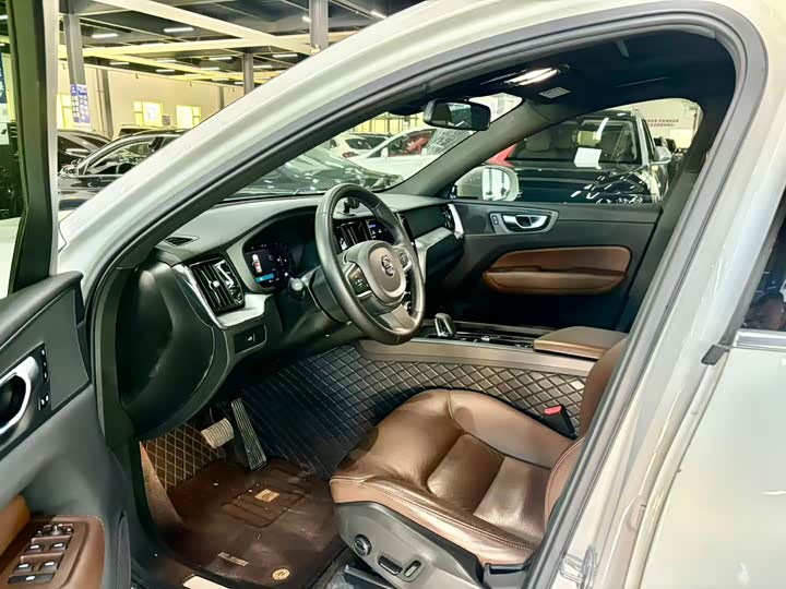 Фото 5 - Volvo XC60